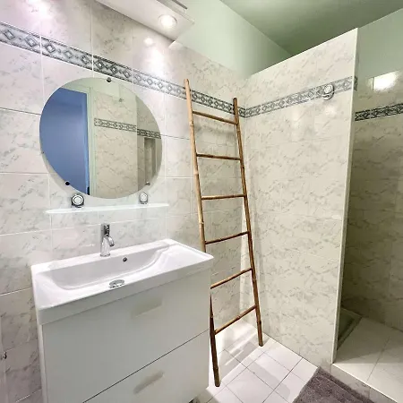 Apartment Confortable Avec Veranda Proche Centre Ajaccio, 2 Couchages, Parking Facile, Inclus - Fr-1-61-613 *